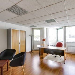 Bureau privé 15 m² 1 poste Coworking Rue Auguste Piccard Saint-Genis-Pouilly 01630 - photo 1